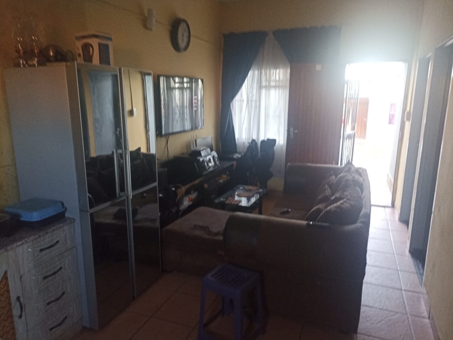 2 Bedroom Property for Sale in Kwanonqaba Western Cape